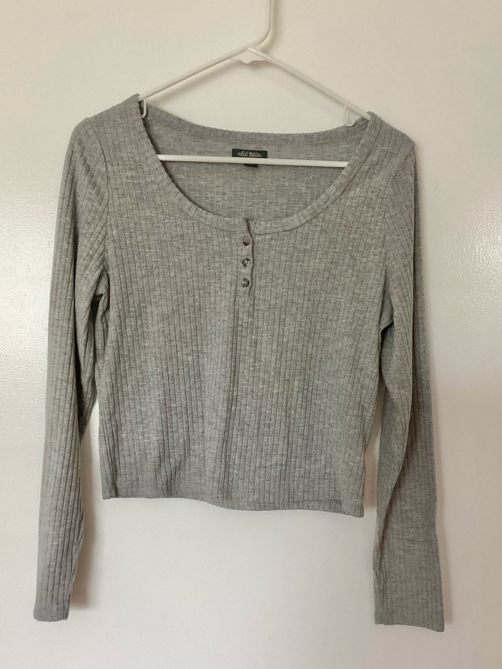 Wild Fable  Scoop Neck Ribbed Henley Top in Light Gray size Large